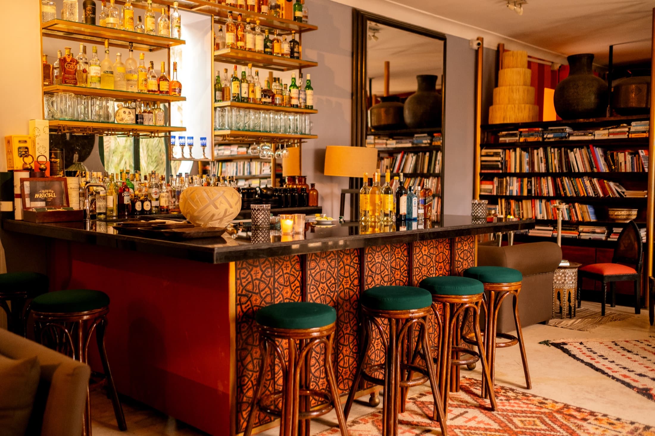 BAR & CAFE